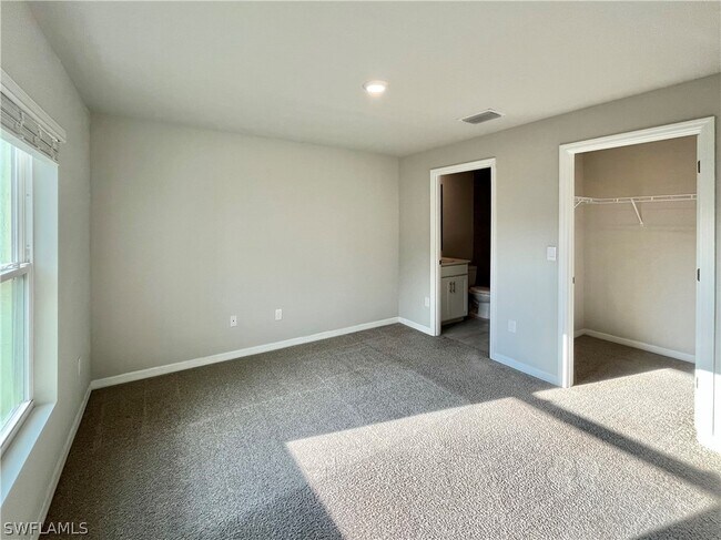 Building Photo - 5029 S Rosebud Cir