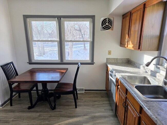 Building Photo - 6813 Urbandale Ave