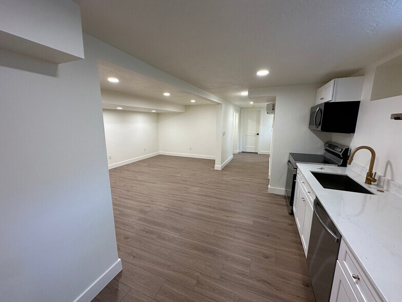 Building Photo - 2161 S Nowell Cir