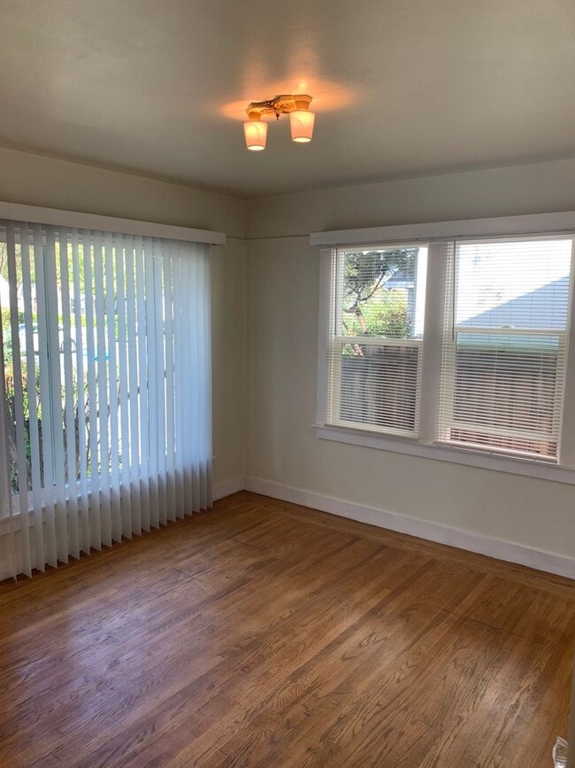 Building Photo - Memorial Hospital 2 bedroom 2 bathroom hom...