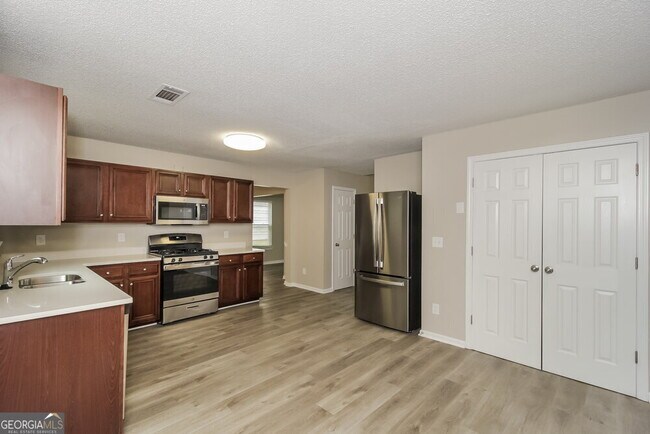 Building Photo - 1037 Summer Cypress Dr