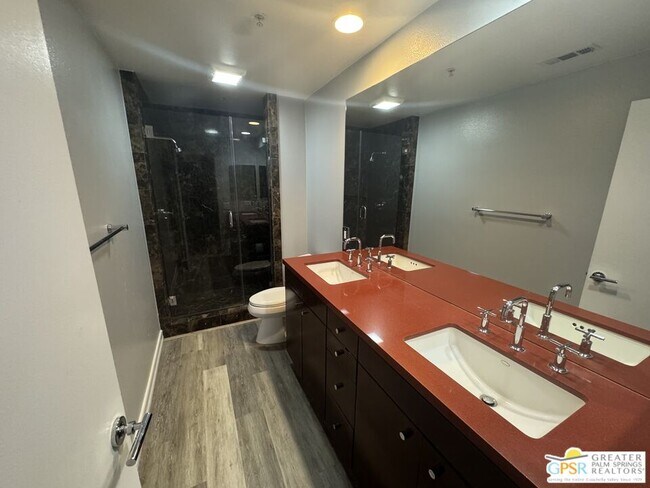 Building Photo - 810 E Palm Canyon Dr