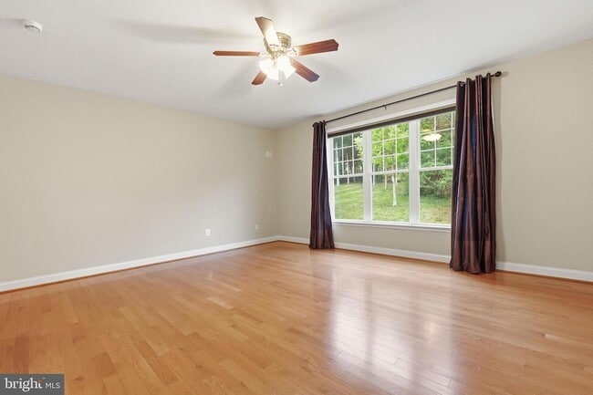 Building Photo - 42240 Hiddenwood Ln