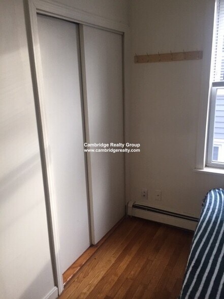 Building Photo - 313 Elm St