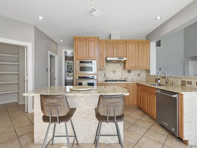 Building Photo - 1005 Overlook Bend