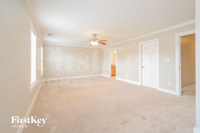 Building Photo - 4572 Gibson Dr