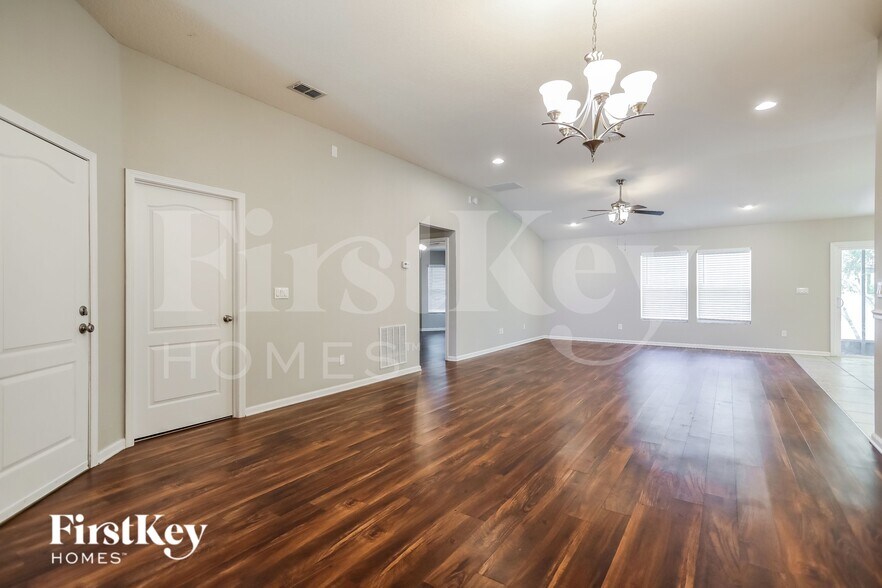 Building Photo - 344 Sunshine Dr