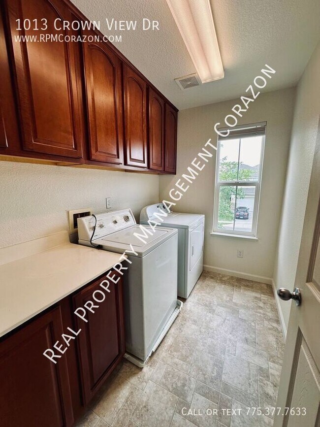 Building Photo - 1013 Crown View Dr