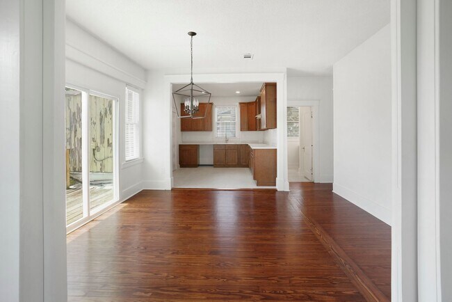 Building Photo - Renovated 2 bedroom 1 bathroom with office space Baldwin Park