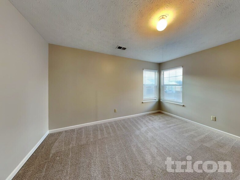 Building Photo - 575 Woodcrest Manor Dr
