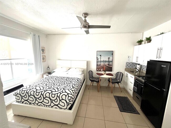 Building Photo - 3710 Collins Ave
