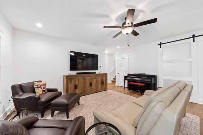 Building Photo - 1100 Hidden Hills Cir