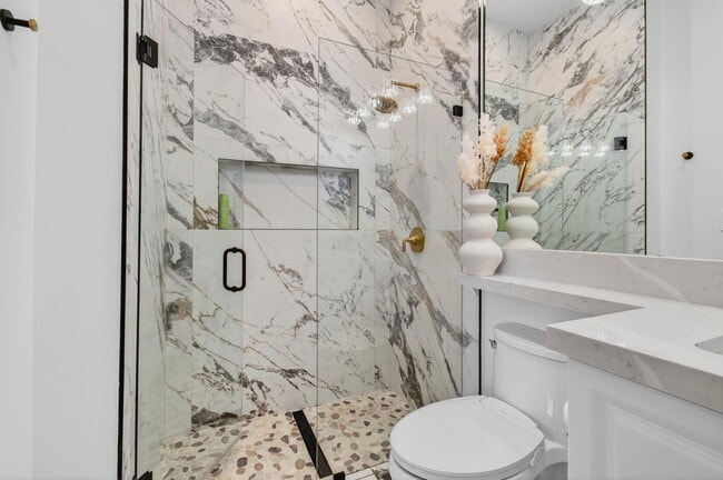 Building Photo - 19886 Meadowside Ln