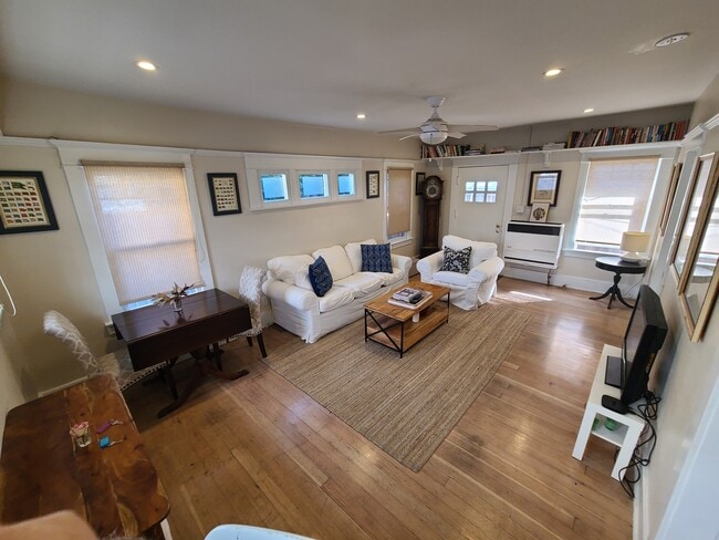 Building Photo - 36 19th Pl