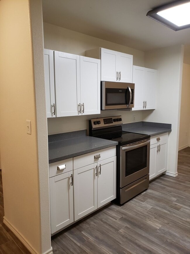 Building Photo - Spacious NISD home