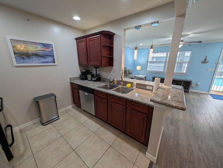 Building Photo - 1282 Beach Blvd