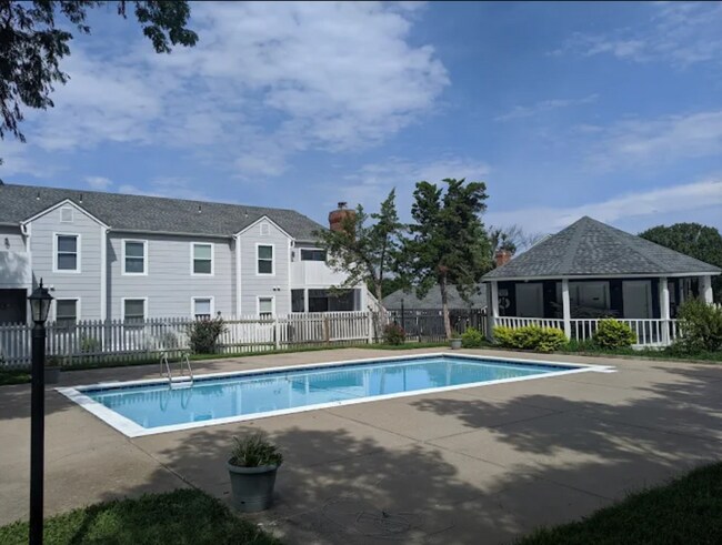 Building Photo - 1717 S Cypress