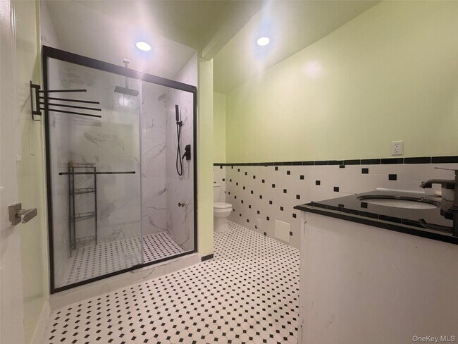 Building Photo - 79 Monhagen Ave