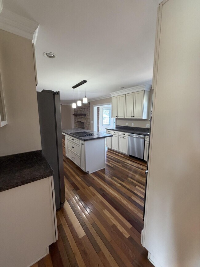 Building Photo - 110 Pineur Rd