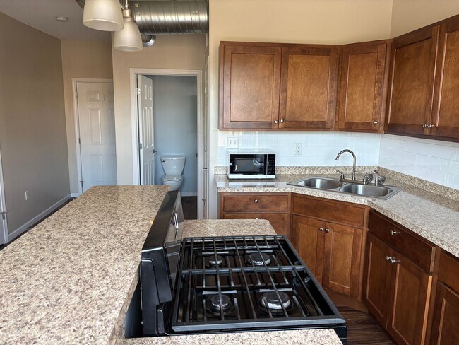 Building Photo - 580 Amherst St