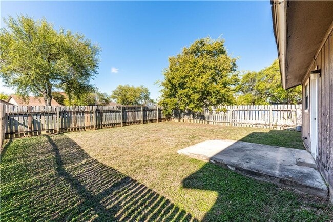 Building Photo - 1706 Onion Creek Village Dr