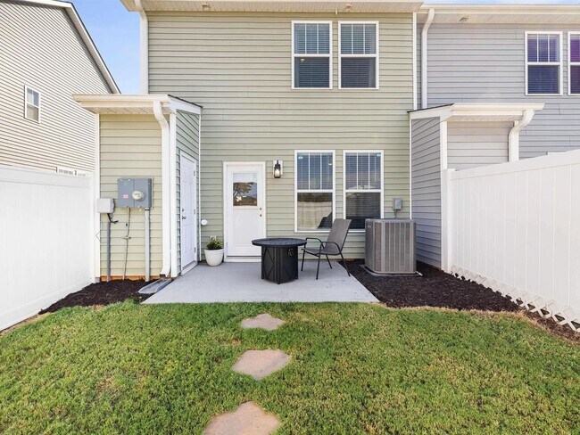 Building Photo - 109 Shallons Dr