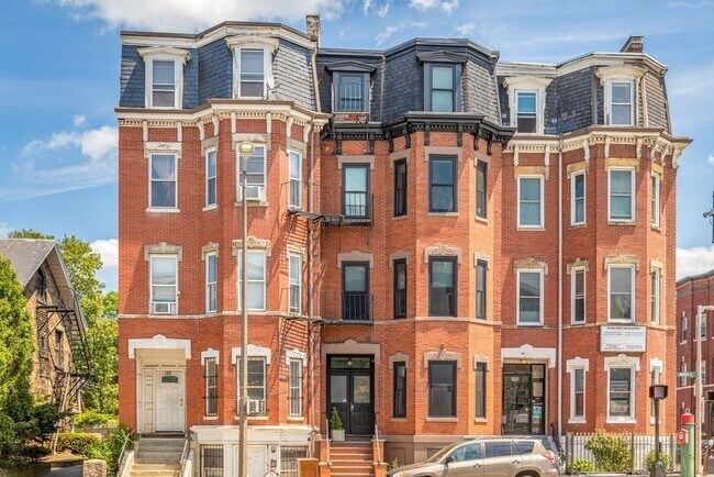 Building Photo - 134 Warren St