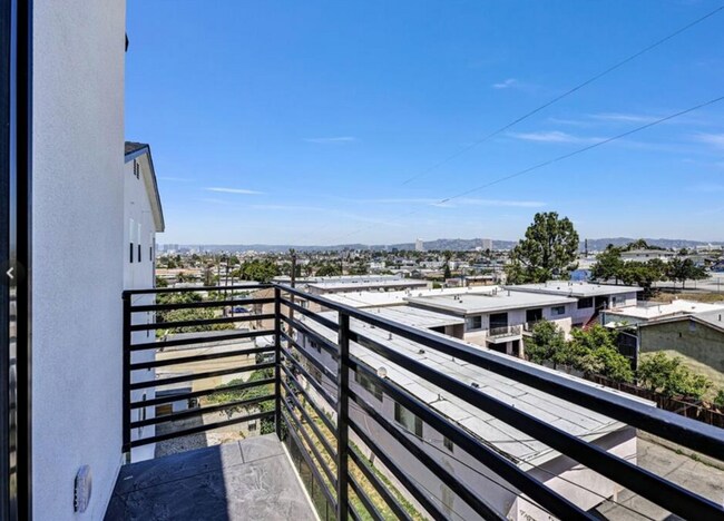 Building Photo - 4643 1/2 W. 18th