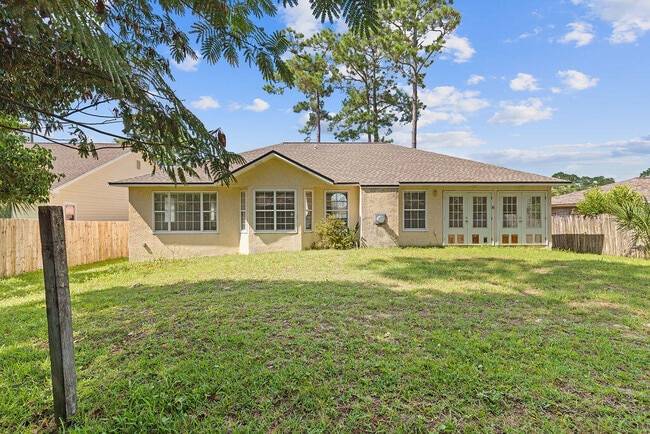 Building Photo - 208 Palm Cir