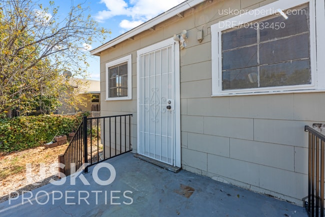 Building Photo - 808 Main St