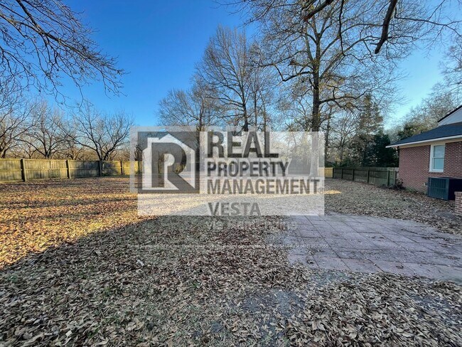 Building Photo - 7162 Everett Dr