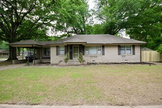 Building Photo - GORGEOUS SPACIOUS CORNER LOT HOME FOR RENT