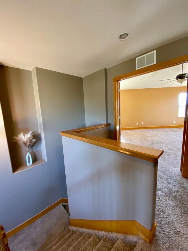 Building Photo - Immaculate 4 bed 3.5 Bath with Mountain Views and Unique Amenities!  Pet Friendly! Desirable 80922!