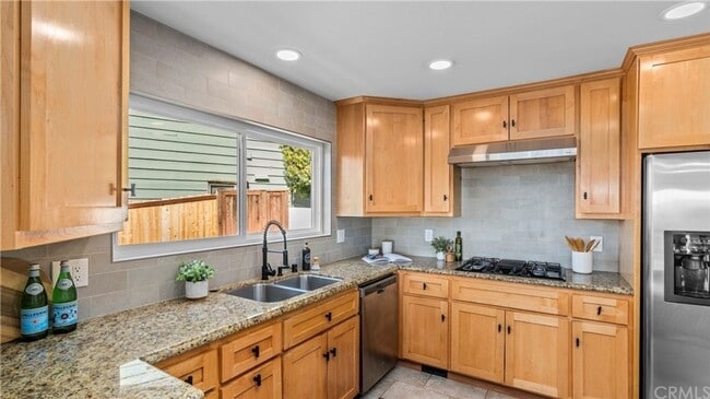 Building Photo - Fabulous Home off of Grand Avenue area ava...