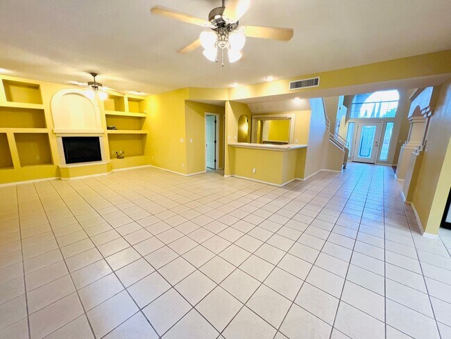 Building Photo - Stunning 4 bedroom, 3 bath home in West El...