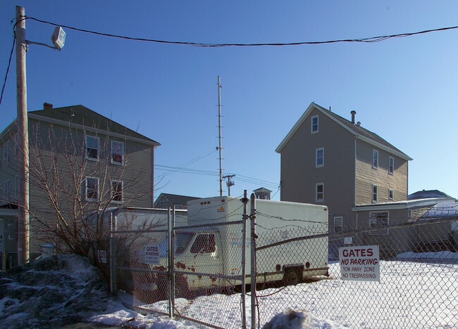 Building Photo - 743-755 Rodman St