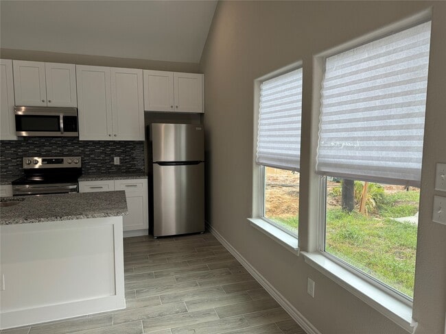 Building Photo - 16706 E Hammon