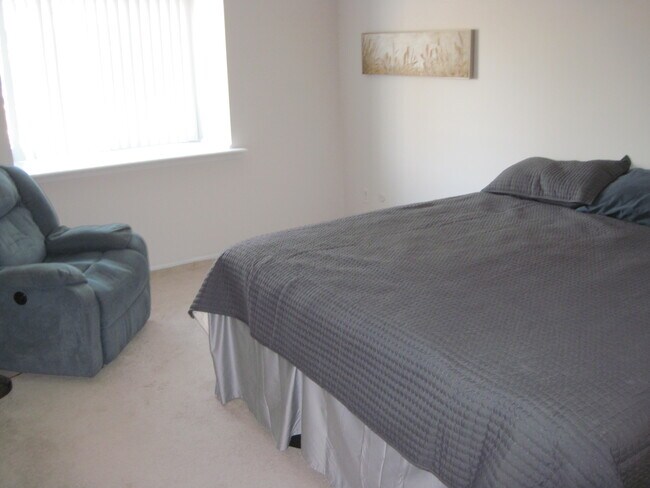 Large Master Bedroom - 430 Riviera Dr