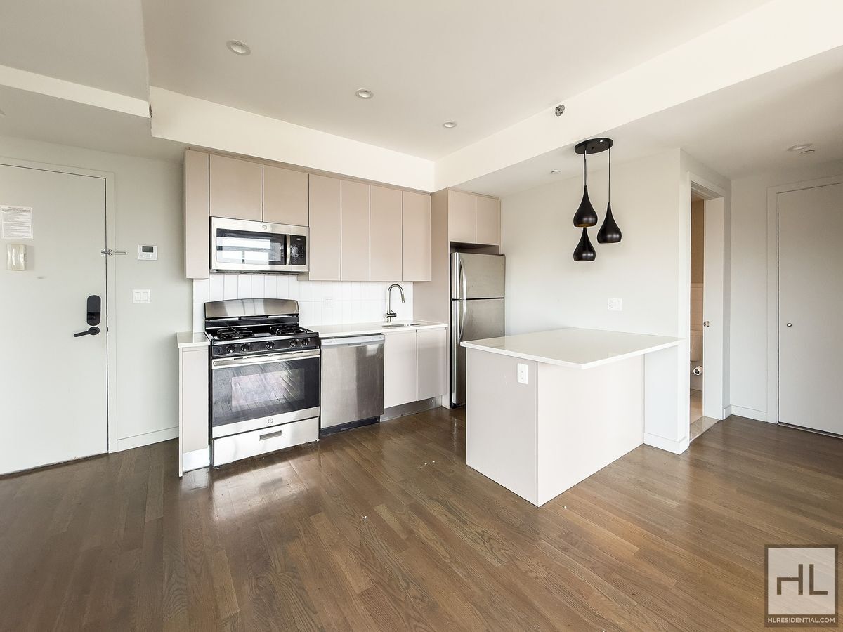 Building Photo - Bushwick Avenue / Spacious Penthouse 2-Bed...