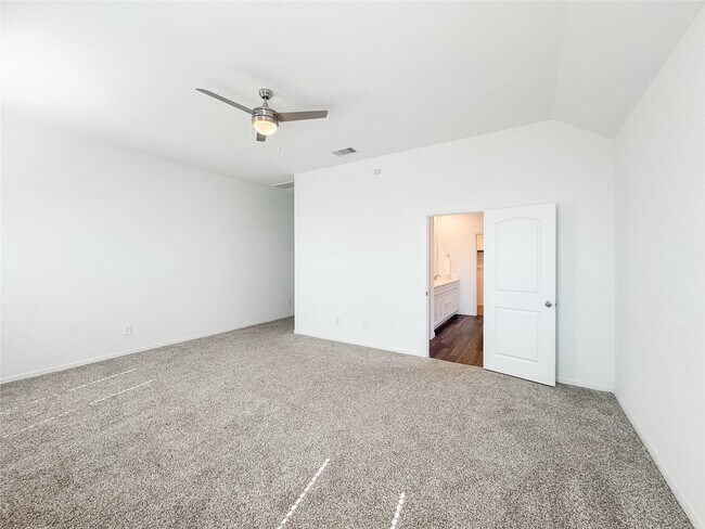 Building Photo - 519 Newcomb Holw Dr