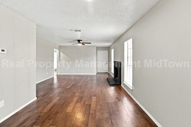 Building Photo - 2427 Indigo Ln