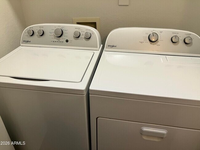 Building Photo - 2240 E Aire Libre Ave