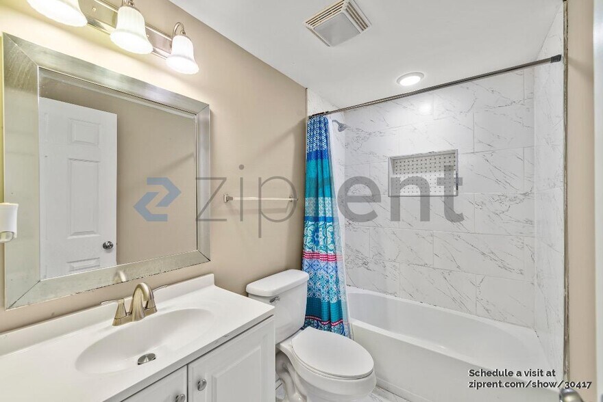 Building Photo - 1114 W Bank St