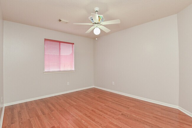 Building Photo - 12227 Meadowglen Dr