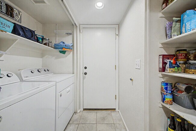 Building Photo - 761 E Rosemonte Dr