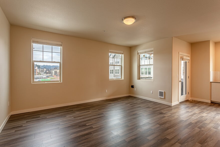 Building Photo - 16323 NW Chadwick Way