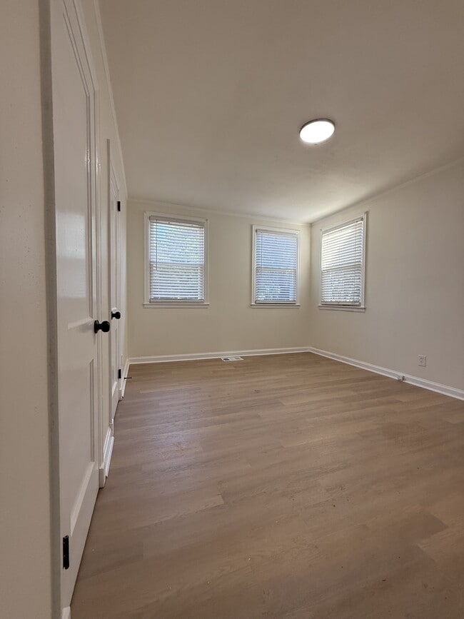 Building Photo - 15 Bradley Dr