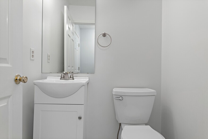 1st Fl Half Bath - 2504 Cortland Ln