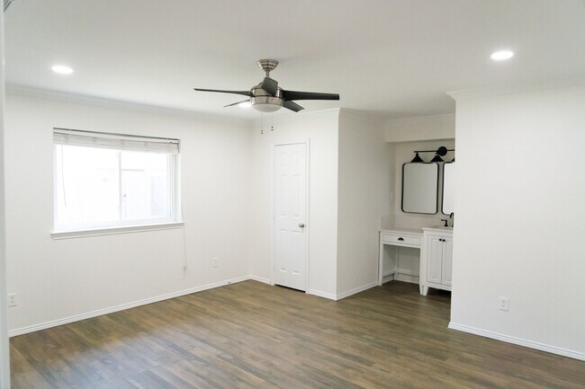 Building Photo - 2861 Panhandle Dr