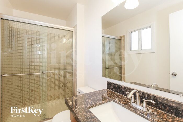 Building Photo - 3502 E Greenway Ln